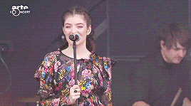 Lorde 歌手 唱歌 现场
