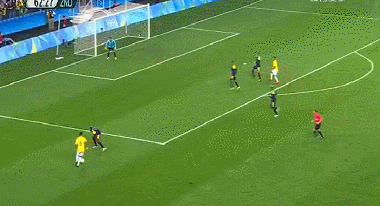 奥运会 里约奥运会 男足 巴西 哥伦比亚 赛场瞬间 内马尔 远射 偏出