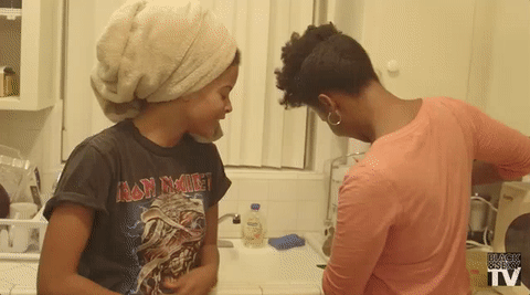 洗手间 黑人 对话 微笑