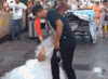 帅哥 婚纱 摔跤 搞笑