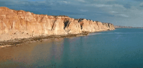 新疆 池 沙漠 海上魔鬼城 纪录片 航拍中国 蓝天 阿勒泰地区