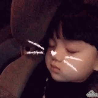 寶貝 睡覺 燈光 胡須 可愛