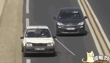盲人开车 注意安全 危险 马路
