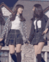 手拉手 走路 美女 大长腿