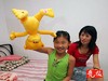 床上 女孩 玩具 同意