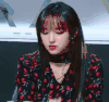 女星 漂亮 低头 摸鼻子