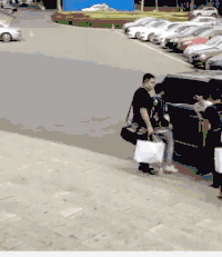 王俊凯 王源 下车 口罩