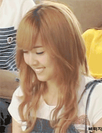 郑秀妍 开心 玩具 锤子 吓一跳 可爱