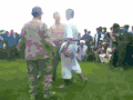 军人 soldier 拥抱 摔倒