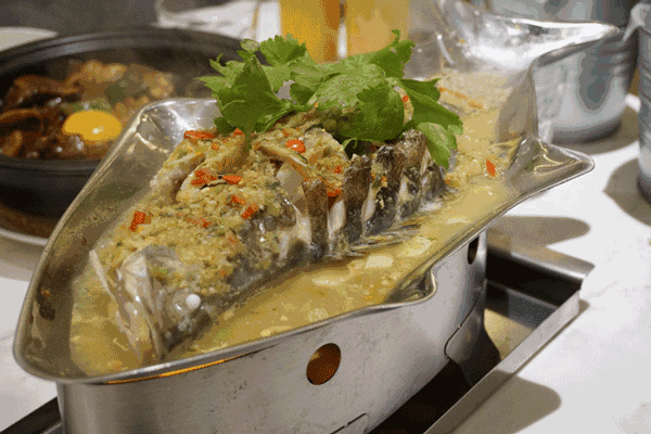 大鱼 热气 炖煮 美味