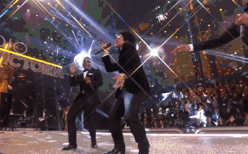 Bruno&Mars 三人组 动作 唱歌 维多利亚的秘密 跳舞