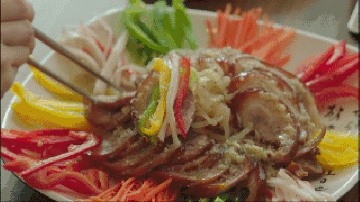 盘子 肉 筷子  胡萝卜