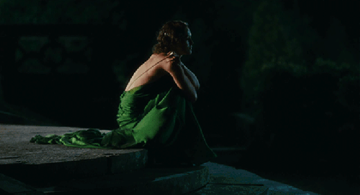 美女 绿裙子 夜晚 孤独