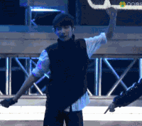 王源 演唱会 tfboys 三周年 跳舞 酷炫 招粉 明星爱豆