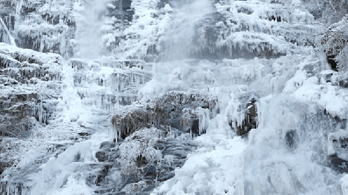 流水 冰瀑布 冬天 野外