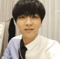 华晨宇 剪刀手 白衬衫 微笑