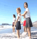 郑秀妍 海边 海浪 冲击力 后退 美女 短裙