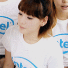 美女 清纯 可爱 大笑