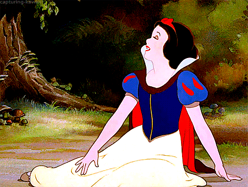 公主 坐在地上 张嘴