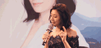 美女 贾静雯 话筒 手指