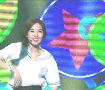 美女 舞臺 表演 微笑