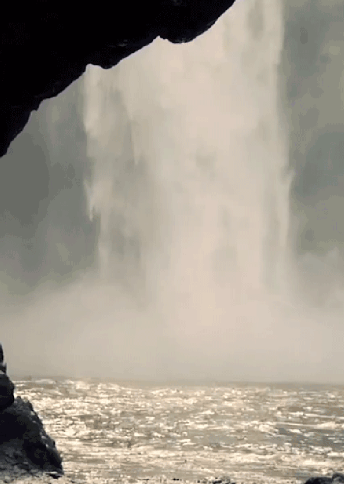 山洞 瀑布 白雾 水流