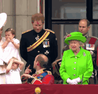乔治王子 凯特王妃 威廉王子 英国女王 讲话 跪下 皇家阅兵