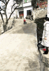 宝贝 放坡 摔倒 搞笑