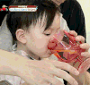 金泰吴 宝宝 可爱 萌 喝水