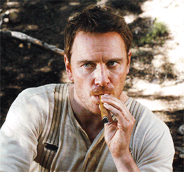 国外 帅哥 抽烟 眼神