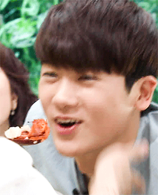 变脸 可爱 帅哥 吃东西