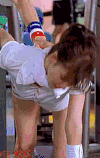 美女 抬头 张嘴 闭眼