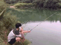 钓鱼 河边 掉到野味了 掉进水里