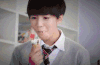 爱豆 吃货 tfboys 王俊凯 午休时间 享受 美食 满足 逗比 凯宝宝