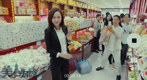 杨蓉 超市 拍照 微笑
