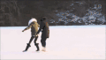 情侣 摔倒 雪地