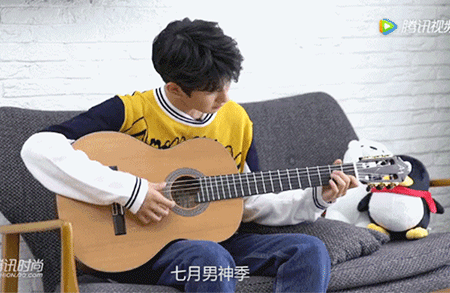 王源 弹吉他 练习 企鹅