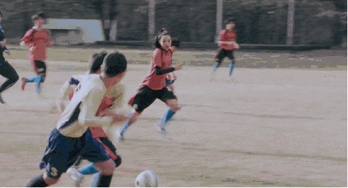 少女 广濑丝丝 比赛 浅野铃 海街日记 电影 足球 踢球 带球