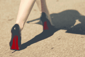 高跟鞋 黑色 红色鞋底 优雅
