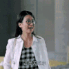 乔欣 挥手 戴眼镜 长发