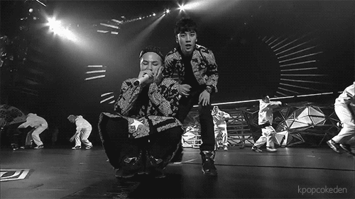 BIGBANG 舞台 黑白 手势