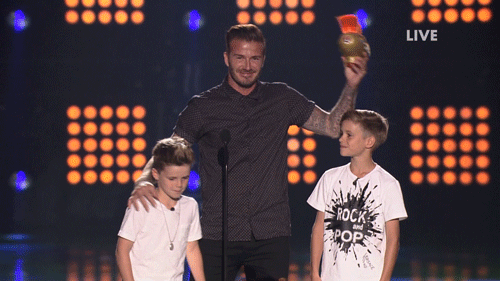 大卫贝克汉姆 David Beckham
喷液体 惊吓 领奖