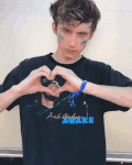 Troye Sivan 比心 爱你