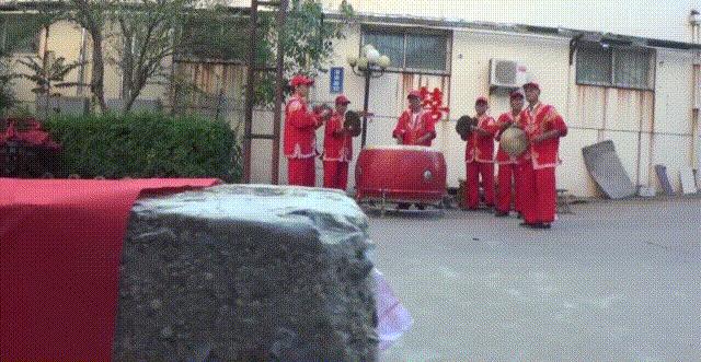 敲锣GIF动态图_敲锣表情包_敲锣GIF动图-SOO