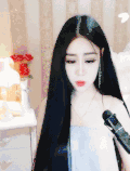 美女 可爱 话筒 眨眼 摸头