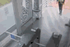 警察 翻越 栏杆 搞笑