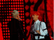 BIGBANG 舞台 搂抱 亲昵