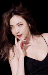 美女 黑裙 吹风 时尚