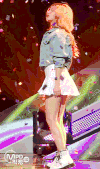 音乐中心 sana twice 金发