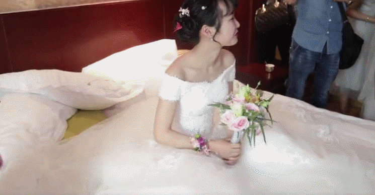 结婚 新娘 婚纱 坐床